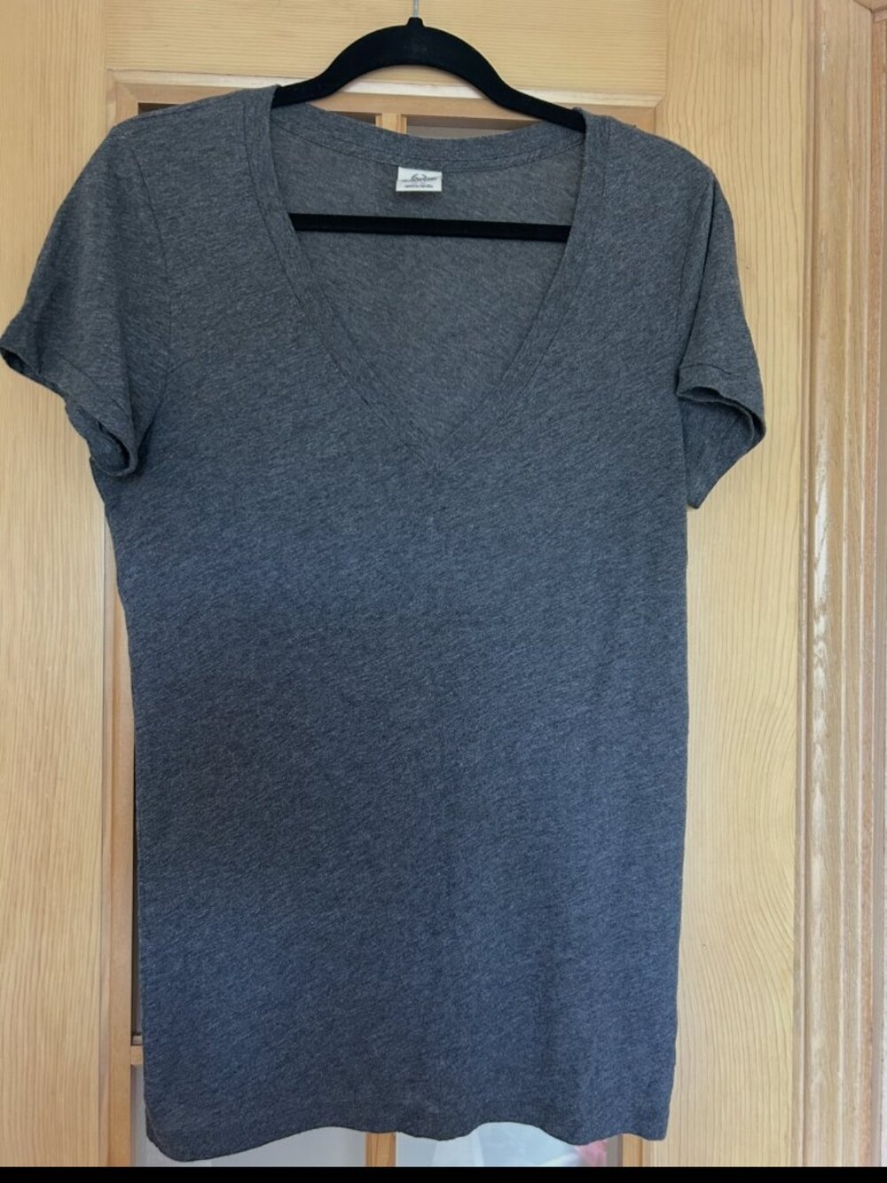 Women’s Victoria Secret PINK Grey V-Neck Lightweight Tee Size M